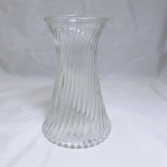 Vintage Signed Brody Co. 5.5" Ribbed Spiral Flared Glass Vase - Picture 1 of 3